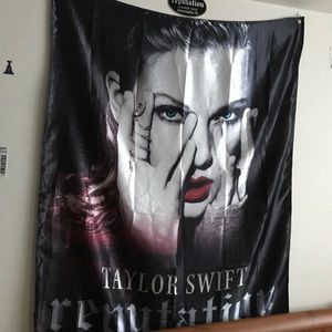 Taylor Swift Reputation Tour flag